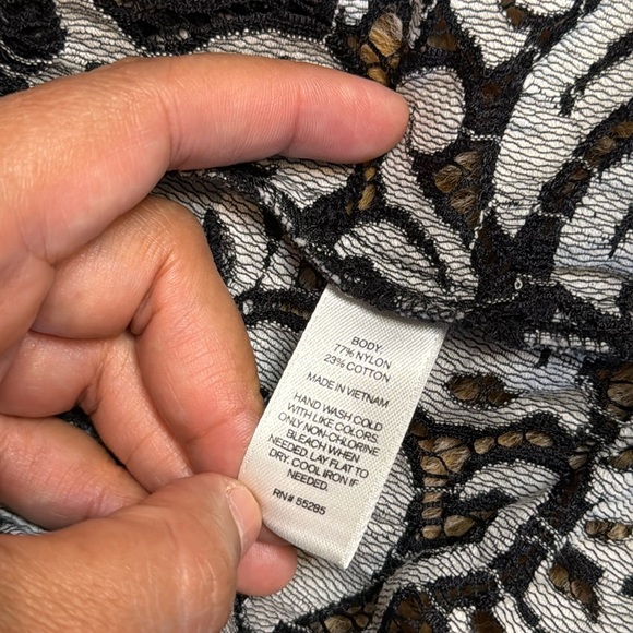 Express Black and White Patterned Women's Top size L - Picture 10 of 13